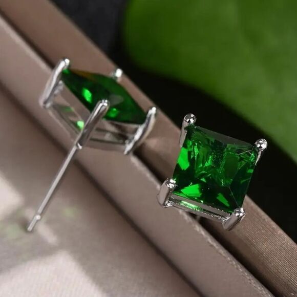 Green Natural Zircon Stud Push Back Earrings on 925 Sterling Silver - Picture 6 of 12